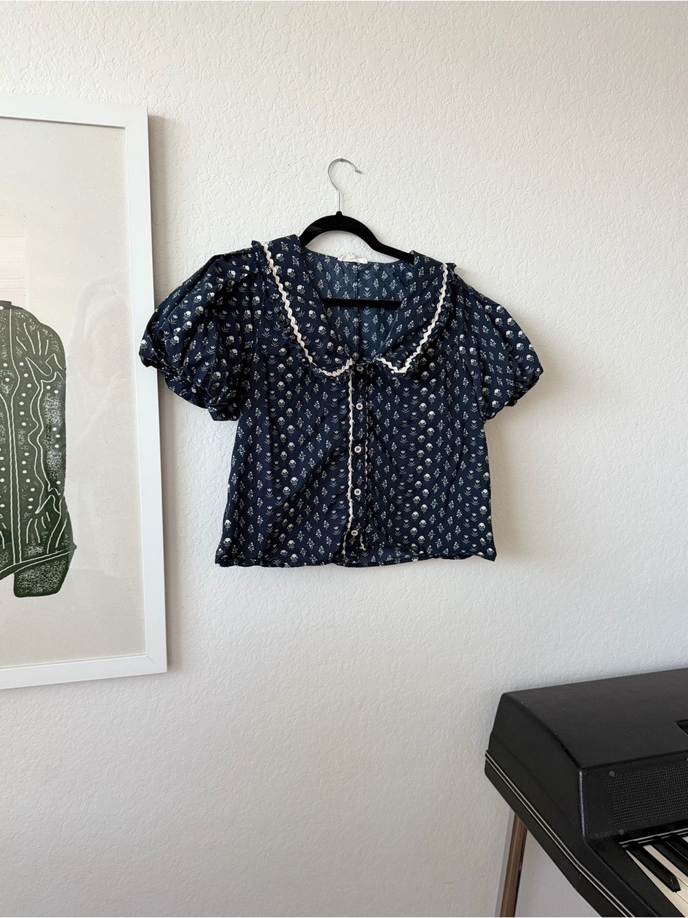 entro Navy Floral Puff-Sleeve Blouse with Contrast Peter Pan Collar